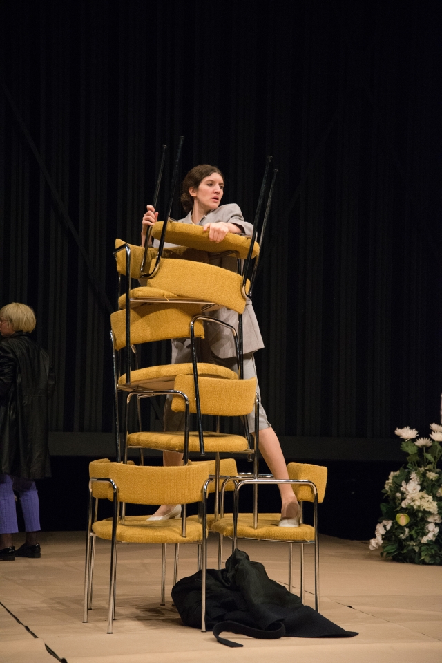 »ANTIGONE (Die Rückkehr der Götter). Friedrich Hölderlin / António Mora«
Leitung: Benedikt Haubrich, Christiane Pohle Werkstattinszenierung Schauspiel

